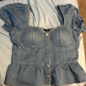 A cute Denim button top